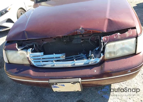 2001 Ford Crown Victoria Lx z USA, uszkodzony, nr VIN 2FAFP74W51X133116